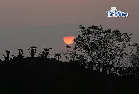 (April 18 2026) A sunrise covered by a haze seen at Sitio Dayapa Brgy. Sampaloc in Tanay Rizal on Sunday Morning April 19, 2026, creating a dramatic and serene natural view over the ridges of Rizal province. Photo/Analy Labor