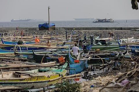 Scenes in Navotas as unhealthy air quality persists