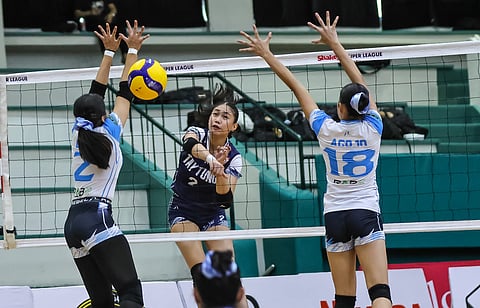 ALEXA Bartolano of Bacolod Tay Tung scores against Canossa Academy en route to a 25-10, 25-9 win in the Shakey’s Girls Volleyball Invitational League Rising Stars Cup Division 1 on Wednesday at the La Salle Green Hills Gym. 
