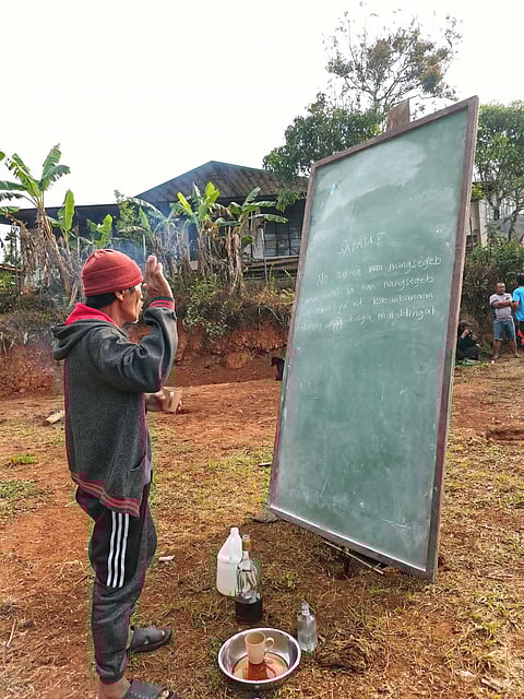 The community members of Barangay Bagnen, Bauko, Mountain Province, together with their officials, conducted a “Sapata,” a traditional practice to seek accountability for the recent forest fires that ravaged portions of their environment.