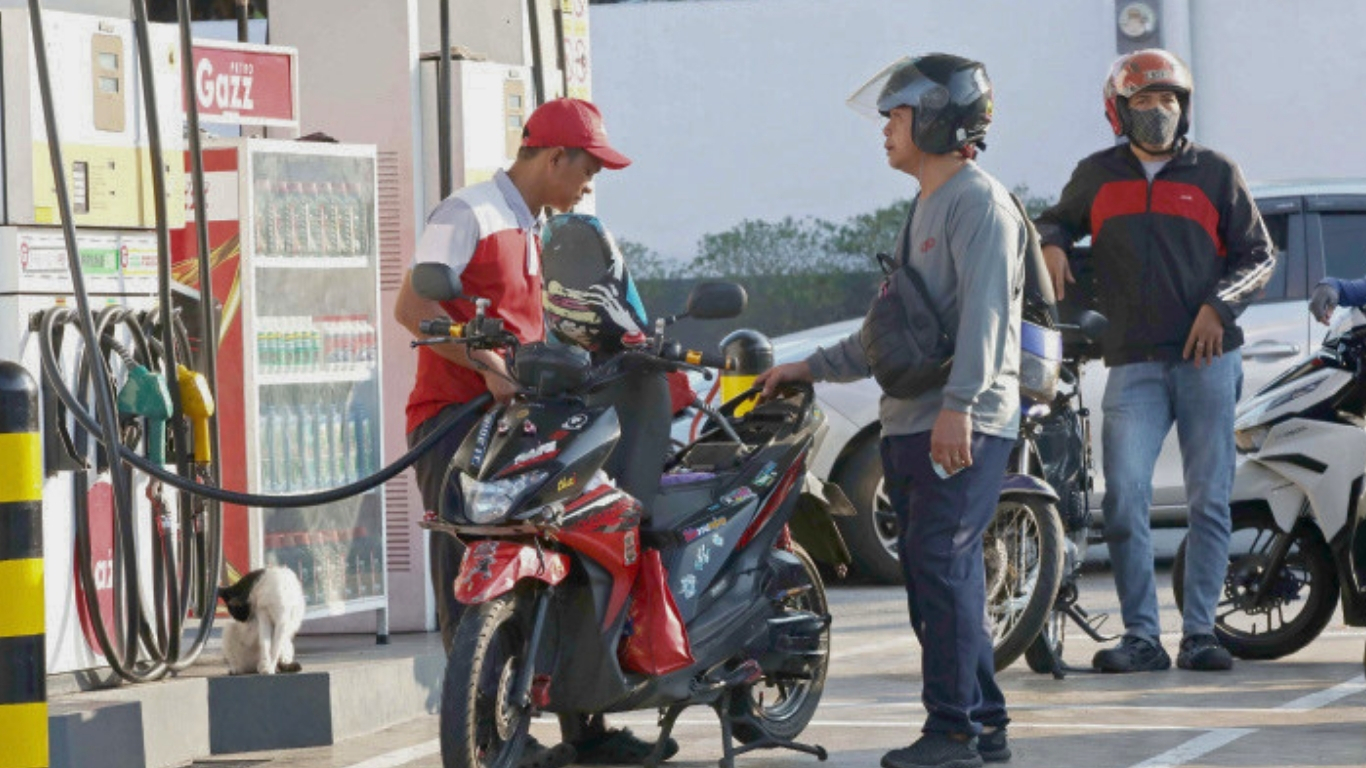 GASOLINE prices across all variants are up by P0.53 per liter starting today. In contrast, diesel prices declined by P12.94 per liter, while kerosene is down by P15.71 per liter