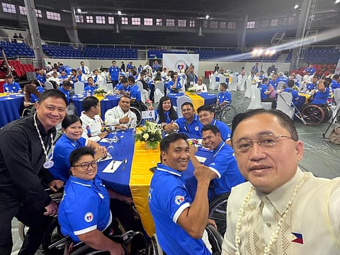 SEN. Christopher ‘Bong’ Go takes a photo with PSC chairman Patrick ‘Pato’ Gregorio and some members of the national para team during the awarding of cash incentives of ASEAN Para Games medalists on Tuesday at the Rizal Memorial Coliseum.