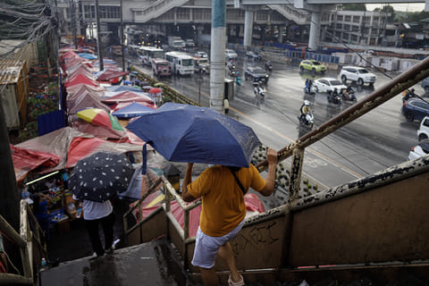Rain disrupts extreme heat in Quezon City