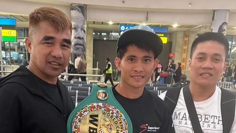 Melvin Jerusalem (middle), trainer Michael Domingo (left) and training assistant Dario Luga have landed in Johannesburg in South Africa.
