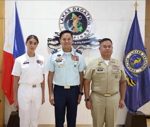 Air Force reservist awarded rare Navy Wings, Warfare badges