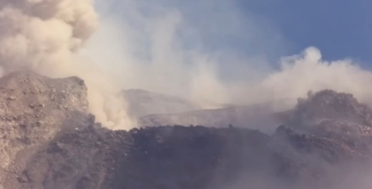 What's behind Mayon Volcano — image 1
