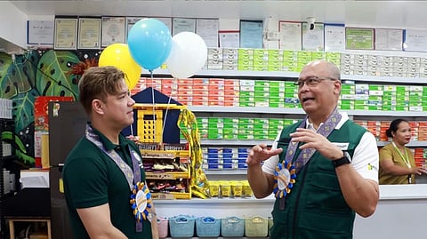 PHILHEALTH PRO III-B acting branch manager Arlan Granali (right) leads the launching of the agency’s GAMOT program last Tuesday.