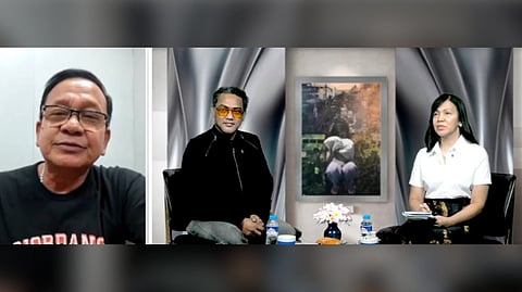 CAVITEÑOS-ER president Estelito Villanueva Grepo (left) discusses with Usapang OFW hosts Chingbee Fernandez (right) and Elmer Navarro Manuel (center) his advocacy of helping fellow Pinoys in Saudi Arabia who are facing problems.