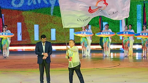 POC president Abraham ‘Bambol’ Tolentino waves the OCA flag after formally receiving the hosting chores for the 7th Asian Beach Games that will be held in Cebu in 2028.