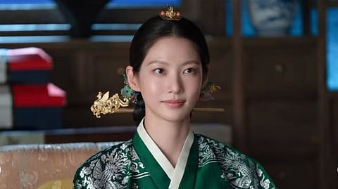 GONG Seung Yeon as Queen Mother Yi Rang.