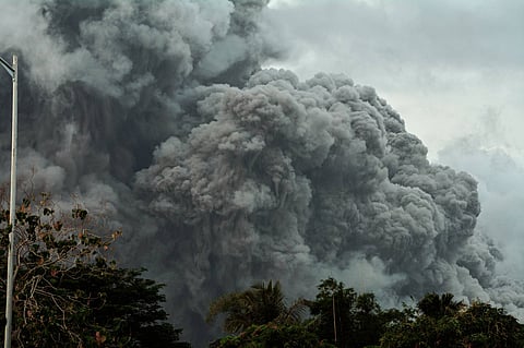 Mayon Volcano released ash plume, 2 May, Saturday afternoon. (Photo from Nehemiah Manzanilla Sitiar, captured at Malabog, Daraga, Albay)