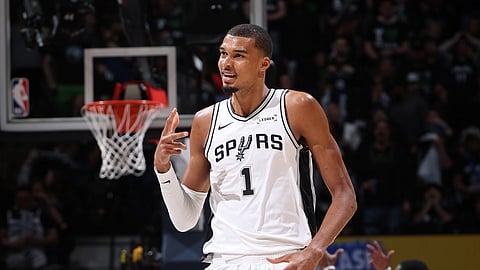Wemby lifts Spurs to 2-1 lead; Knicks go 3-0