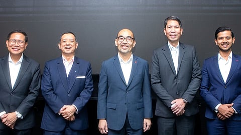 AYALA Corporation and DBS Bank Ltd executives pose for posterity at the signing ceremony marking AC’s signing of a US$100-million sustainability-linked facility with the latter, representing Ayala’s maiden Singapore-denominated hedged loan facility. From L-R: Ayala Corporation executive director and treasurer Estelito C. Biacora; chief finance officer, chief risk officer and Finance Group Head Juan Carlos L. Syquia; DBS Bank Ltd Group head of Energy, Renewables and Infrastructure, Sustainability, Project Finance and Strategic Advisory Lim Wee Seng; senior vice president and chief country representative Edgardo B. Legarda; and senior vice president for Energy, Renewables, and Infrastructure Coverage Sanura Bindulla Illeperuma.