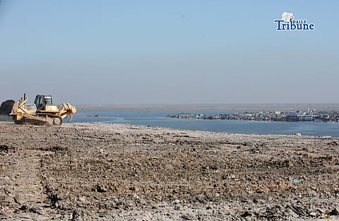 (May 11 2026) Operator of the heavy equipment continuous smothering or covering used thick soil to make sure the fire was already controlled on Monday May 11 2026, after President Ferdinand Marcos Jr. announced on Sunday that the Navotas sanitary landfill declared fire out. Photo/Analy Labor