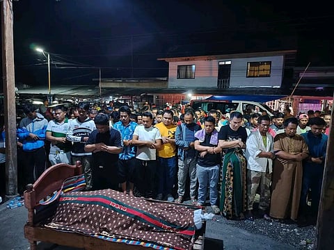 The lifeless body of ustadz Anwar Ebrahim being prayed by fellow Muslim before he was laid to rest..photo courtesy of Mindanao Sentinel