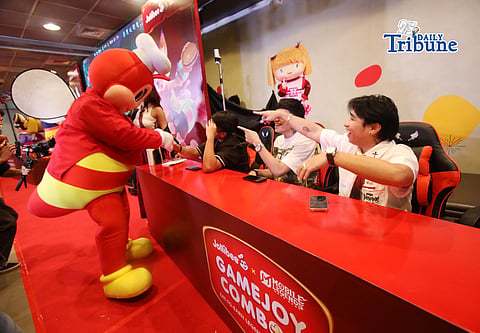 (May 19, 2026) Mobile Legends: Bang Bang players compete alongside iconic Jollibee mascots during the launch of Jollibee’s “GameJoy x MLBB Combos” on Tuesday, May 19, 2026, at Jollibee Katipunan in Quezon City. The campaign offers players food bundles paired with collectibles and in-game items, highlighting Filipinos’ shared love for gaming while celebrating the country’s *Mobile Legends: Bang Bang* community. Photo by Analy Labor.
