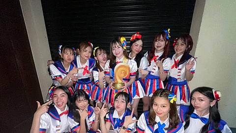 MNL48 with their PPOP Spotlight Award at the 10th PPOP Music Awards.