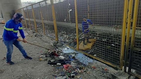 ESTERO Rangers from Manila’s Department of Environment and Public Services haul sacks of garbage from the Estero de Magdalena along New Antipolo. The massive cleanup is part of the city’s ongoing campaign to prevent pollution and improve water flow in critical urban waterways ahead of the rainy season.
