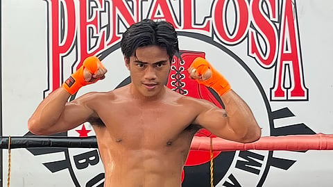 ODDSMAKERS have installed Filipino Kenneth Llover as the favorite in his clash with fellow undefeated Michael Angeletti of the United States on 6 June in Japan. 
