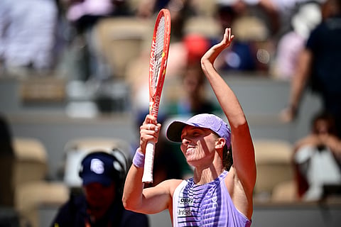 IGA Swiatek overcomes the punishing weather to book a 6-1, 6-2 win over Emerson Jones in the opening round of the French Open women’s singles event on Monday. 