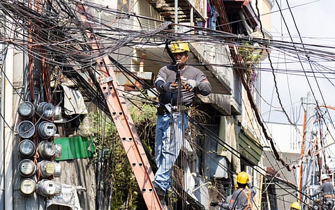 Meralco removes 1,200-kg ‘spaghetti’ wires