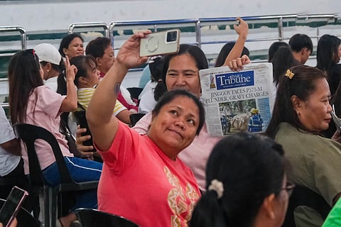 WOMEN participants take photos with the latest issue of the DAILY TRIBUNE at the 18th Asian Innovation Forum on Friday at the Aguilar Sports Complex in Las Piñas. The forum focused on leveraging technology for financial independence and economic opportunities for Filipino mothers.