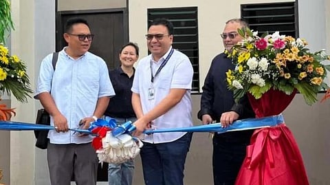 DHSUD Secretary Jose Ramon Aliling (center) joins local officials and stakeholders during the ribbon-cutting ceremony and blessing of Deca Homes Granada in Bacolod City, one of the housing developments under President Ferdinand R. Marcos Jr.’s Expanded Pambansang Pabahay para sa Pilipino (4PH) Program.