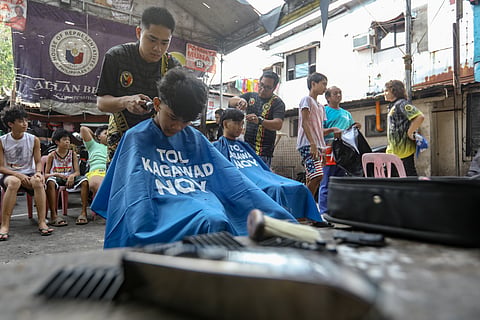 Members of the Triskelion Grand Fraternity jumpstarted a back-to-school free haircut outreach program at Kamias Extension, Quezon City on Sunday, 31 May, 2026. Thirty community students for the upcoming school year have been provided with haircuts along the community covered court.| Aram Lascano 