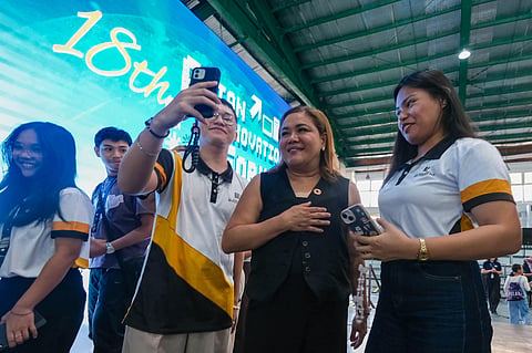 MAYOR April Aguilar Nery (middle) speaks with entrepreneur students at the Asian Innovation Forum last 29 May. 