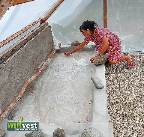 Women members of Sangputan Workers Association tend the community-managed salt farm in Barangay Sangputan, San Vicente, Northern Samar. The project is funded by the Northern Samar Provincial Government.