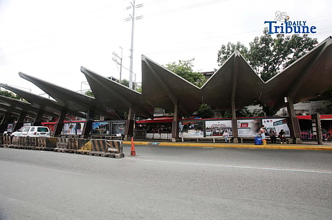 (June 02 2026)  Commuters patiently wait for public transport to arrive at the newly built waiting shed along the commonwealth in Quezon City, on Tuesday June 2 2026. Photo/Analy Labor

