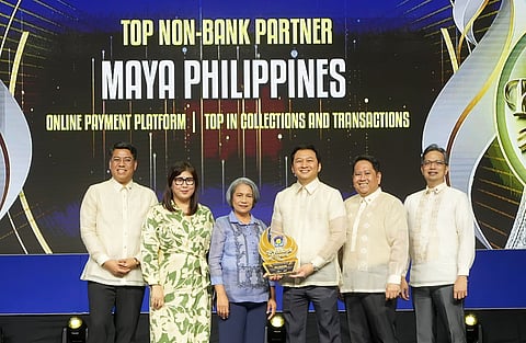 PAG-IBIG Fund chief executive officer Marilene C. Acosta (left) and Maya head of Corporate Affairs Kristoffer Rada receive recognition for Maya’s contribution as a Top Collecting Partner of the Pag-IBIG Fund.