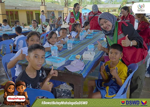 Bangsamoro children in Barangay Matarling, Lantawan, Basilan benefited from the DSWD nutrition program following the start of the 180-day Bangsamoro Umpungan sa Nutrisyon (BangUn) Program in identified priority areas of Basilan and Tawi-Tawi. (PHOTO from Bangsamoro Umpungan sa Nutrisyon Program Facebook page). 