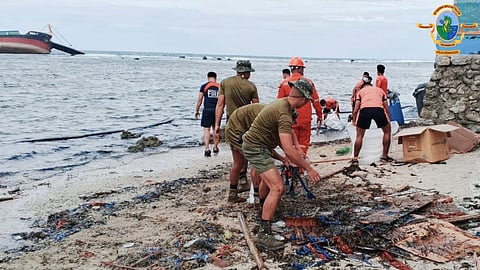 Marines join oil spill response in Ilocos Norte
