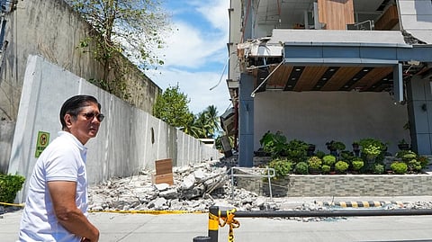 Marcos hands out cash aid as quake death toll climbs