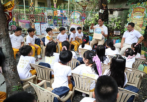 PRESIDENT Ferdinand Marcos Jr. (center) entertains students at the Kapitbahayan Elementary School in Navotas City as part of the Brigada Eskuwela kick-off.