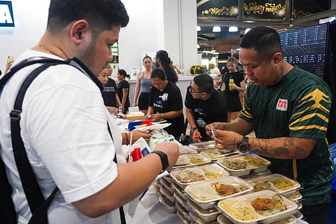 Mama Lou's Executive Pastry Chef Brian Eusebio giving out Mama Lou's meals during the  first-ever ArenaPlus-KaTribu Pickleball Tournament: Dink-Dependence Day Showdown last Friday at The Dink Lab Elite in Kawit, Cavite.
