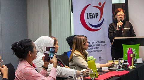ABOITIZ Foundation president Ginggay Hontiveros-Malvar (right) shares to M4GG mayors her organization’s various outreach projects with local government units to advance inclusive education and employment as well as conservation. 