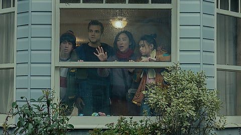 Wagner Moura and Greta Lee star in this dystopian thriller where people are locked in their homes by unseen strange forces. But is ti happening to just them or the whole world.