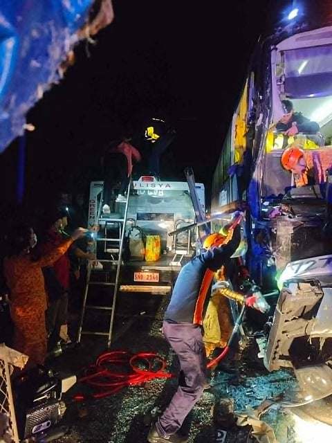SIX-WHEELER truck along Marcos Highway in Baguio City 