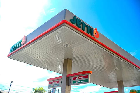 Pump prices seen retreating as oil market sheds war premium