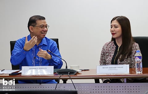 Trade Undersecretary and BOI Managing Head Ceferino Rodolfo (left) and San Simon acting Municipal Mayor Josephine Anne Canlas 