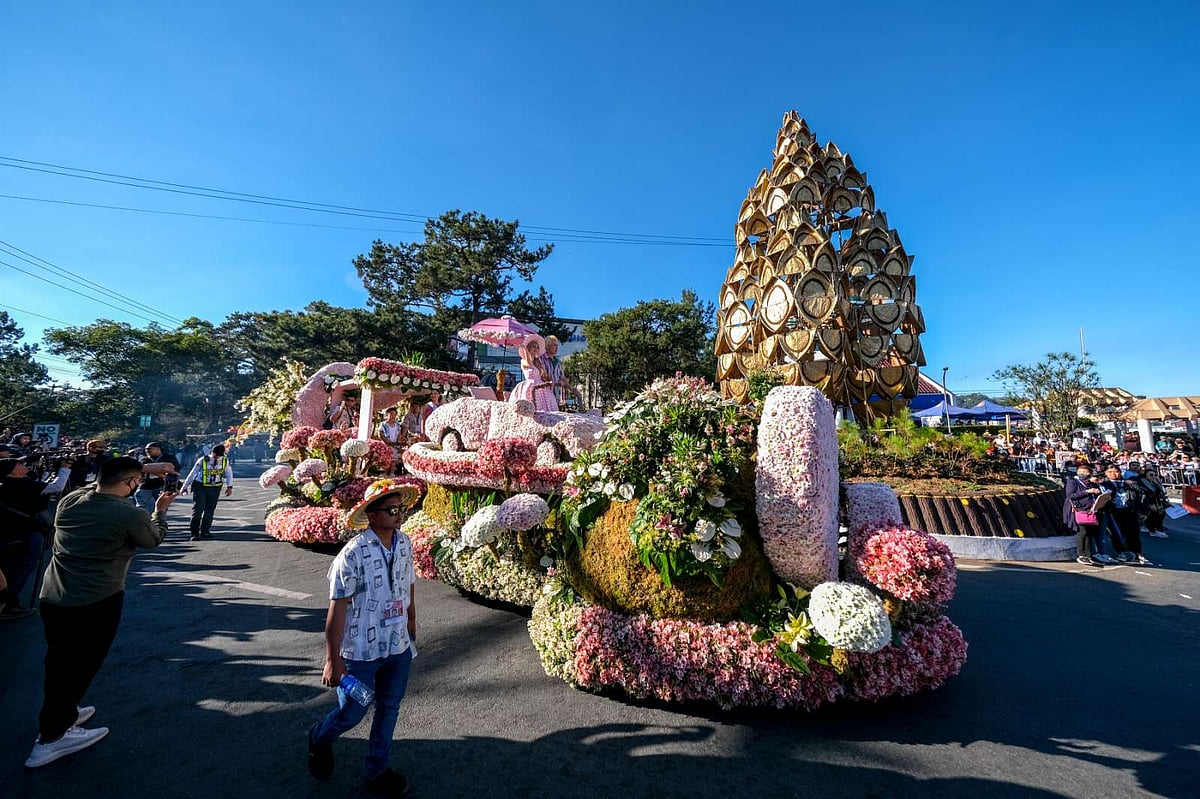 BCC, SM Baguio, DoT floats lead Panagbenga parade