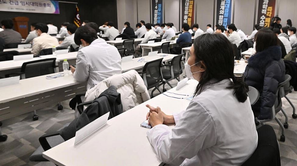 South Korean trainee doctors stop work