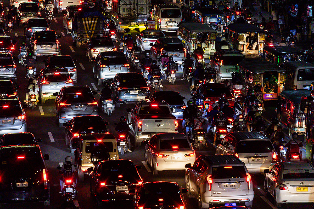 Metro Manila Christmas Traffic Chaos Shoppers and Commuters Brace for