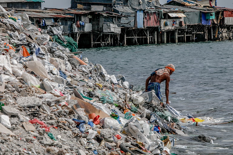 SWS: Nearly half of Filipinos feel poor