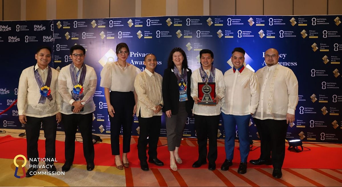 SMIC unit bags privacy award