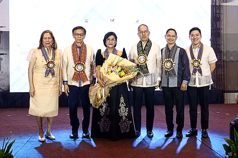 Jinsiy aloqa TV video Cum yutish bilan porno cumshots tomosha qiling