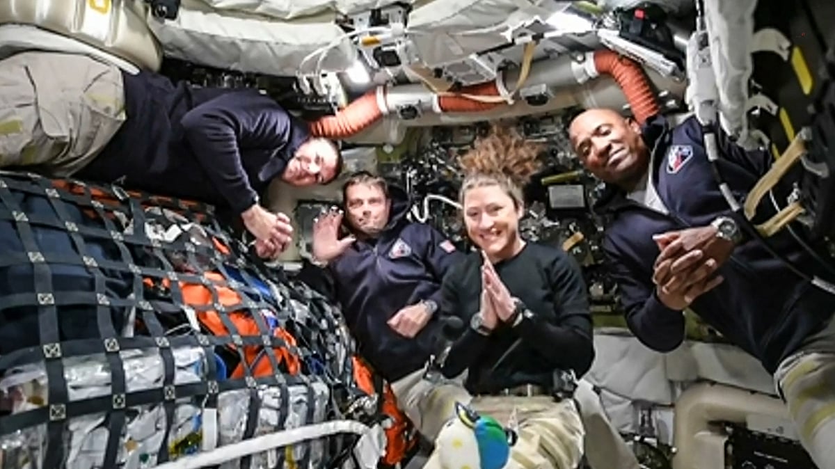Artemis astronauts begin fifth day on historic Moon mission