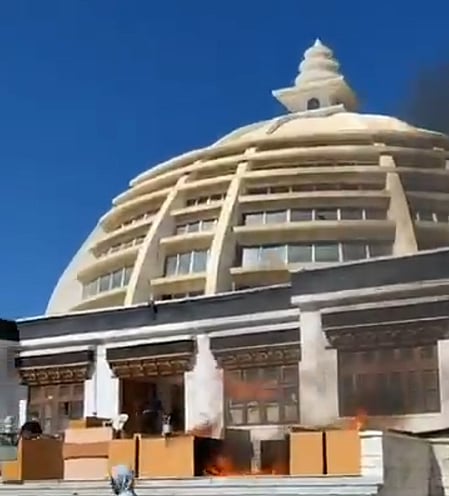 Security forces confront violent protesters during Leh unrest